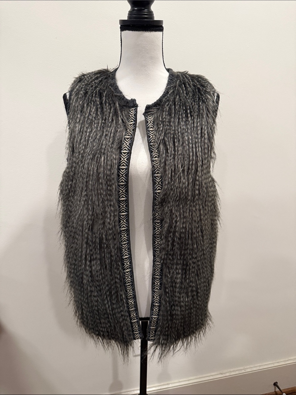 New Direction Faux Fur Textured Vest in Charcoal Gray Size Large